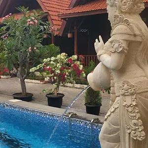 Uli Wood Villa, Bali - Near Gwk Maison d'hôtes